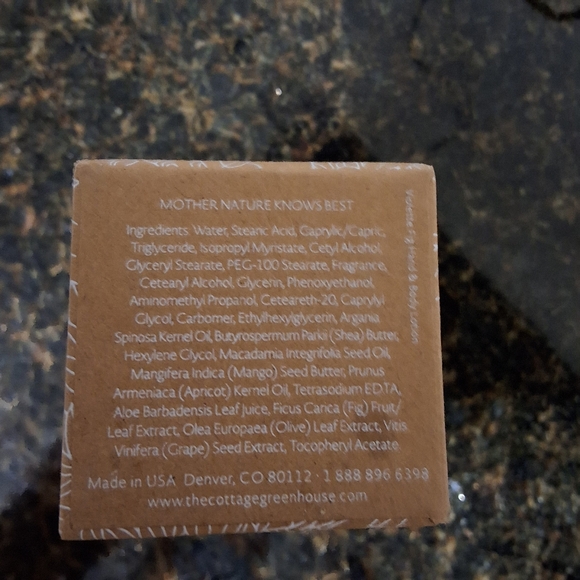 NWT THE COTTAGE GREENHOUSE HAND &BODY LIGHT LOTION - Picture 4 of 4